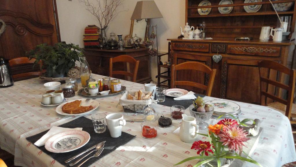 Bed and Breakfast Les 2 Madeleine Saint-Saturnin-du-Bois Экстерьер фото