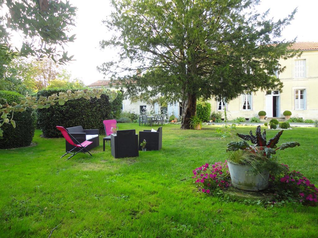 Bed and Breakfast Les 2 Madeleine Saint-Saturnin-du-Bois Экстерьер фото