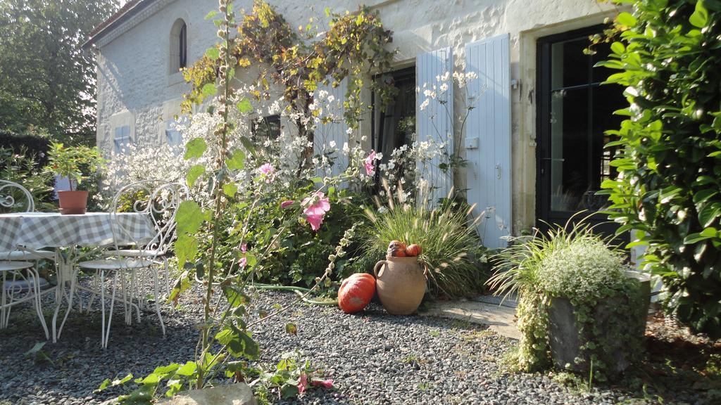 Bed and Breakfast Les 2 Madeleine Saint-Saturnin-du-Bois Экстерьер фото