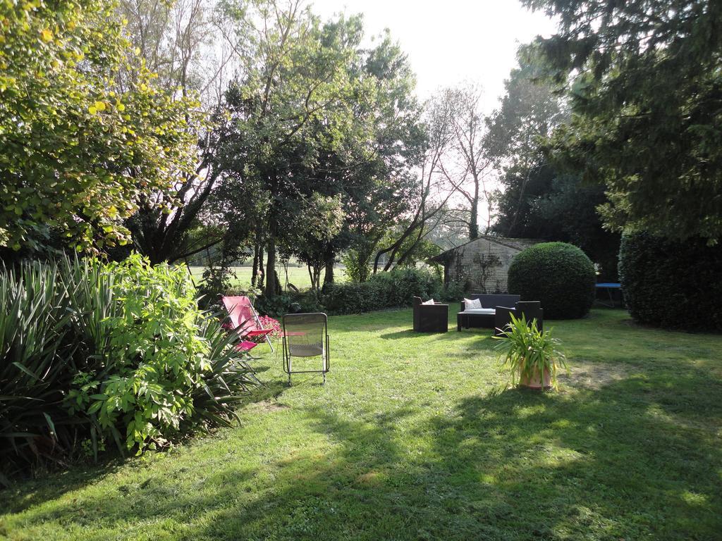 Bed and Breakfast Les 2 Madeleine Saint-Saturnin-du-Bois Экстерьер фото