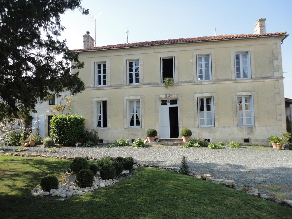 Bed and Breakfast Les 2 Madeleine Saint-Saturnin-du-Bois Экстерьер фото