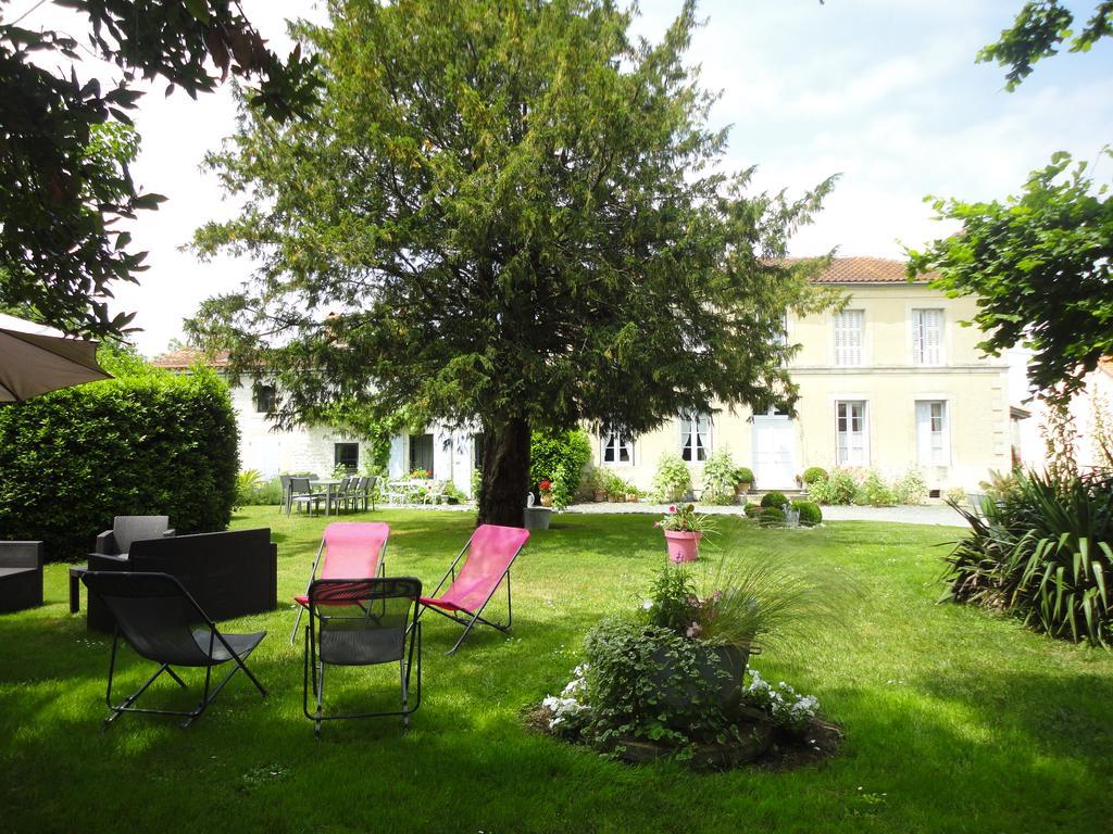 Bed and Breakfast Les 2 Madeleine Saint-Saturnin-du-Bois Экстерьер фото