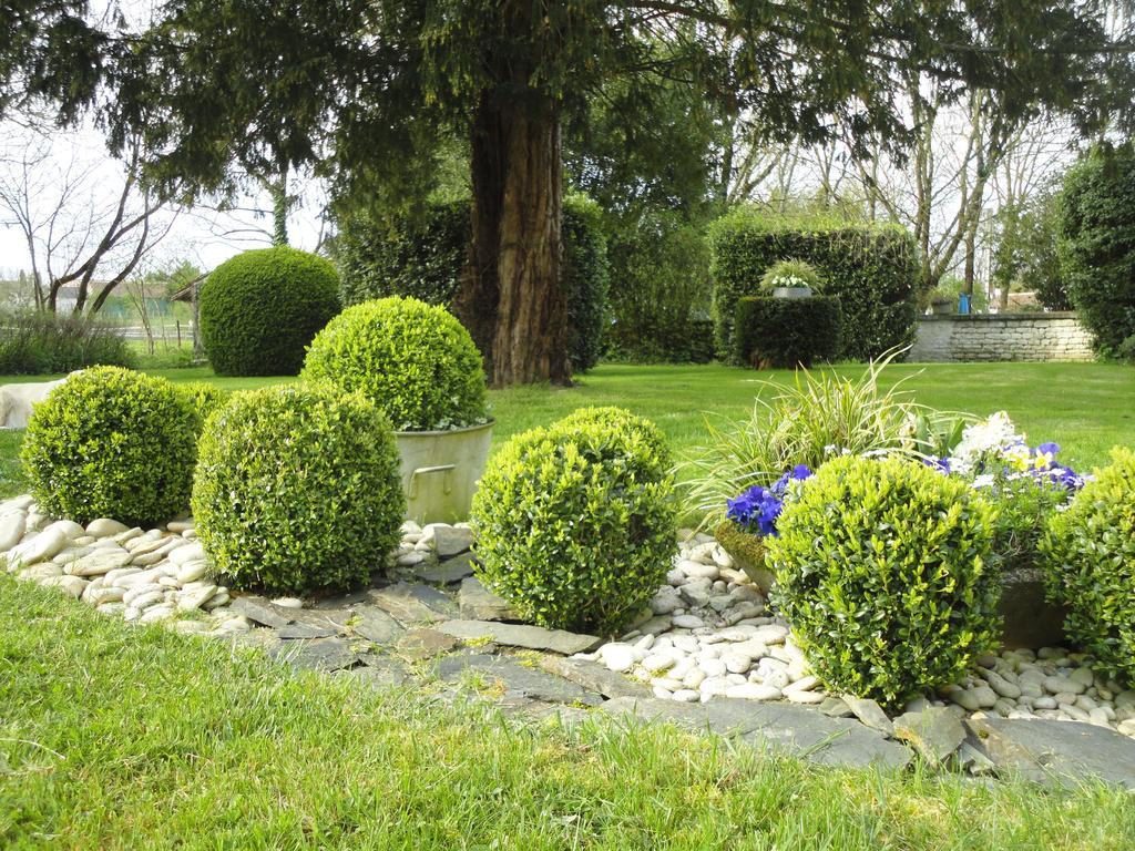 Bed and Breakfast Les 2 Madeleine Saint-Saturnin-du-Bois Экстерьер фото