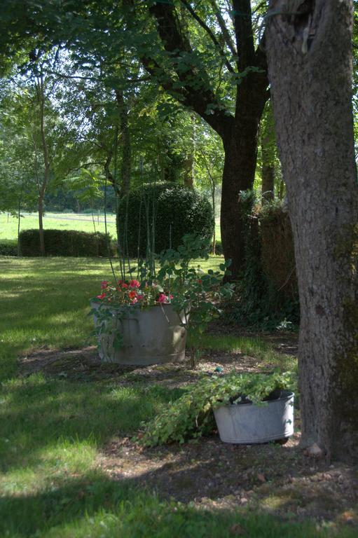Bed and Breakfast Les 2 Madeleine Saint-Saturnin-du-Bois Экстерьер фото