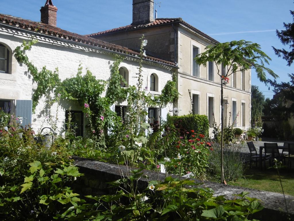 Bed and Breakfast Les 2 Madeleine Saint-Saturnin-du-Bois Экстерьер фото