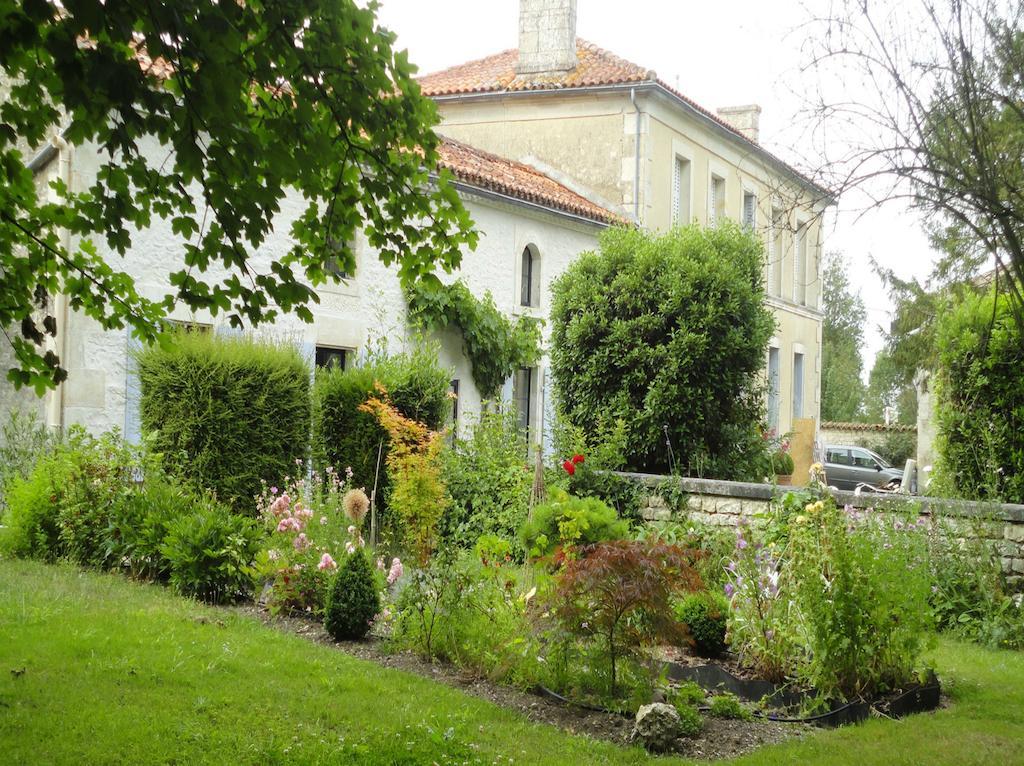 Bed and Breakfast Les 2 Madeleine Saint-Saturnin-du-Bois Экстерьер фото