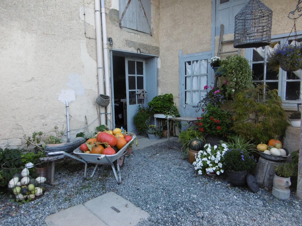 Bed and Breakfast Les 2 Madeleine Saint-Saturnin-du-Bois Экстерьер фото