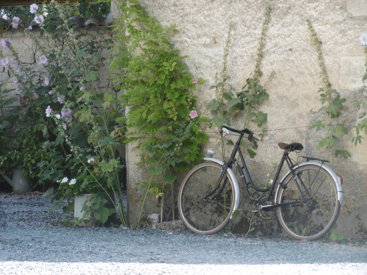 Bed and Breakfast Les 2 Madeleine Saint-Saturnin-du-Bois Экстерьер фото