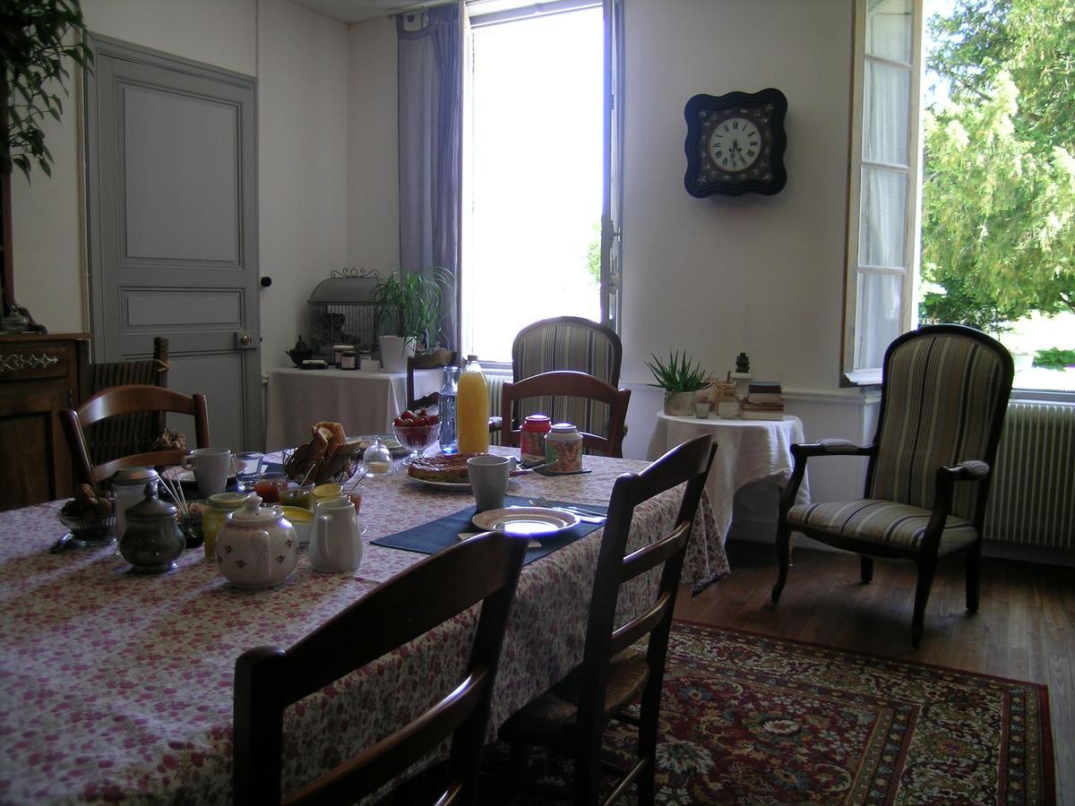 Bed and Breakfast Les 2 Madeleine Saint-Saturnin-du-Bois Экстерьер фото
