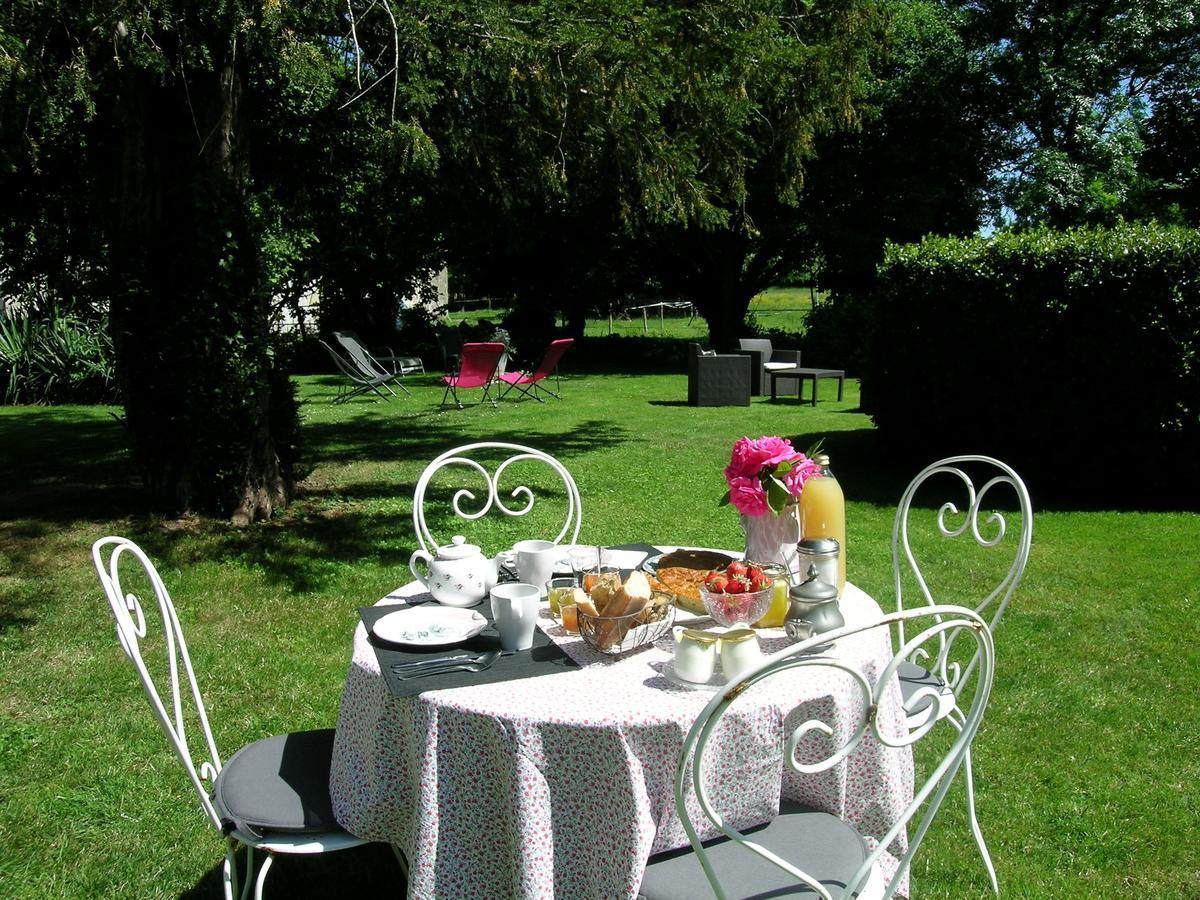 Bed and Breakfast Les 2 Madeleine Saint-Saturnin-du-Bois Экстерьер фото