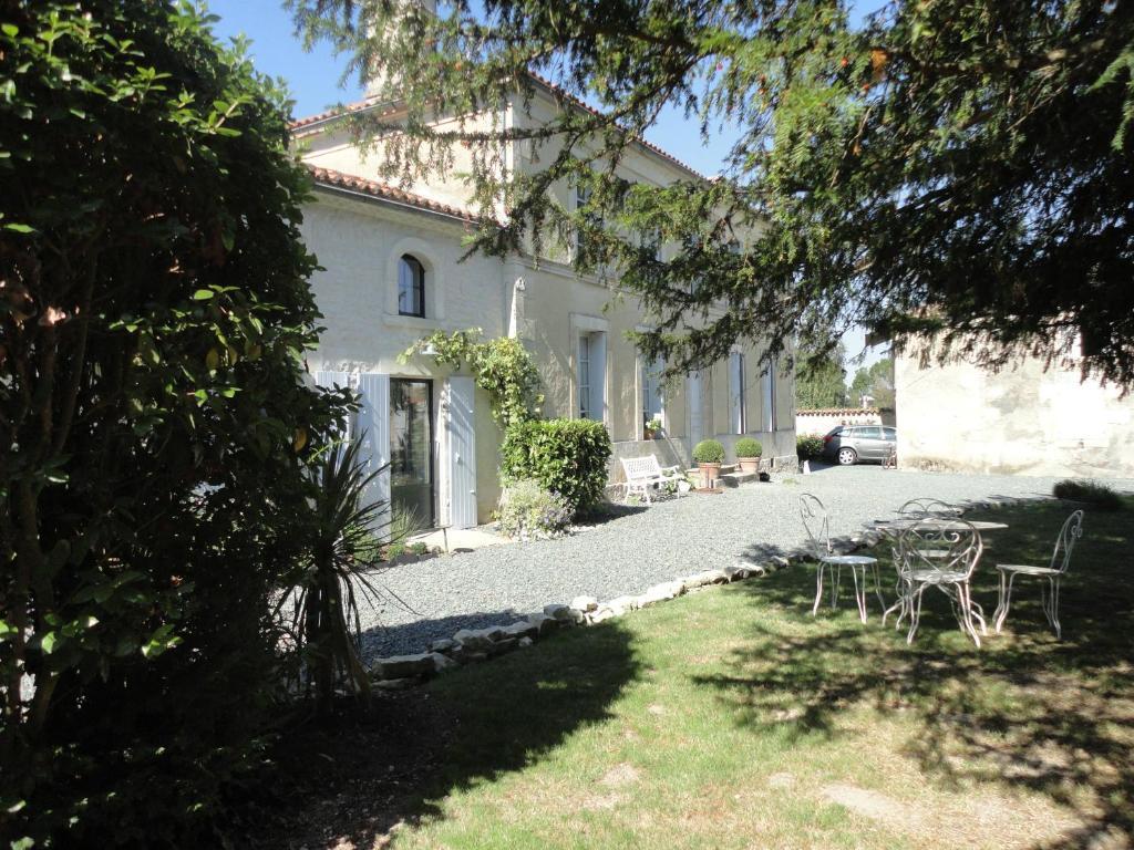 Bed and Breakfast Les 2 Madeleine Saint-Saturnin-du-Bois Экстерьер фото