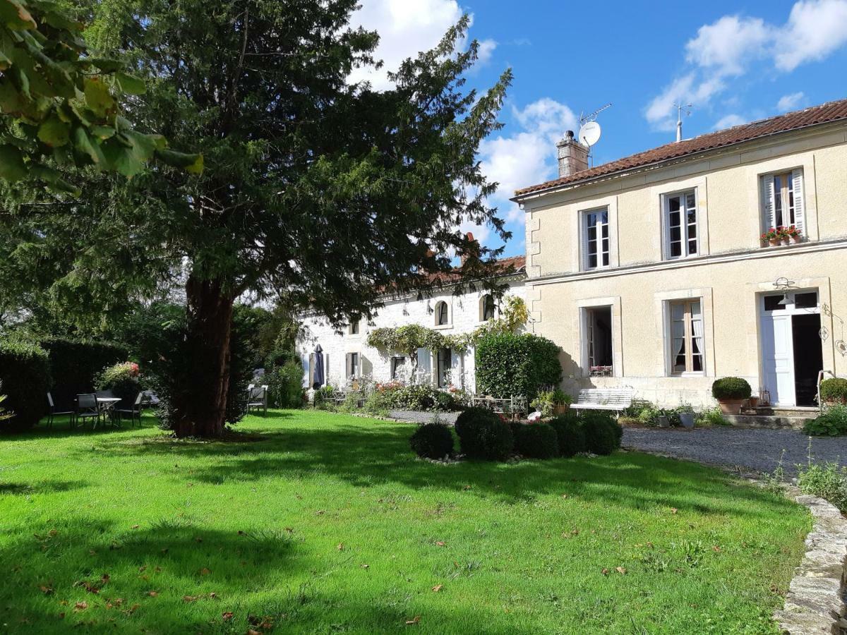 Bed and Breakfast Les 2 Madeleine Saint-Saturnin-du-Bois Экстерьер фото