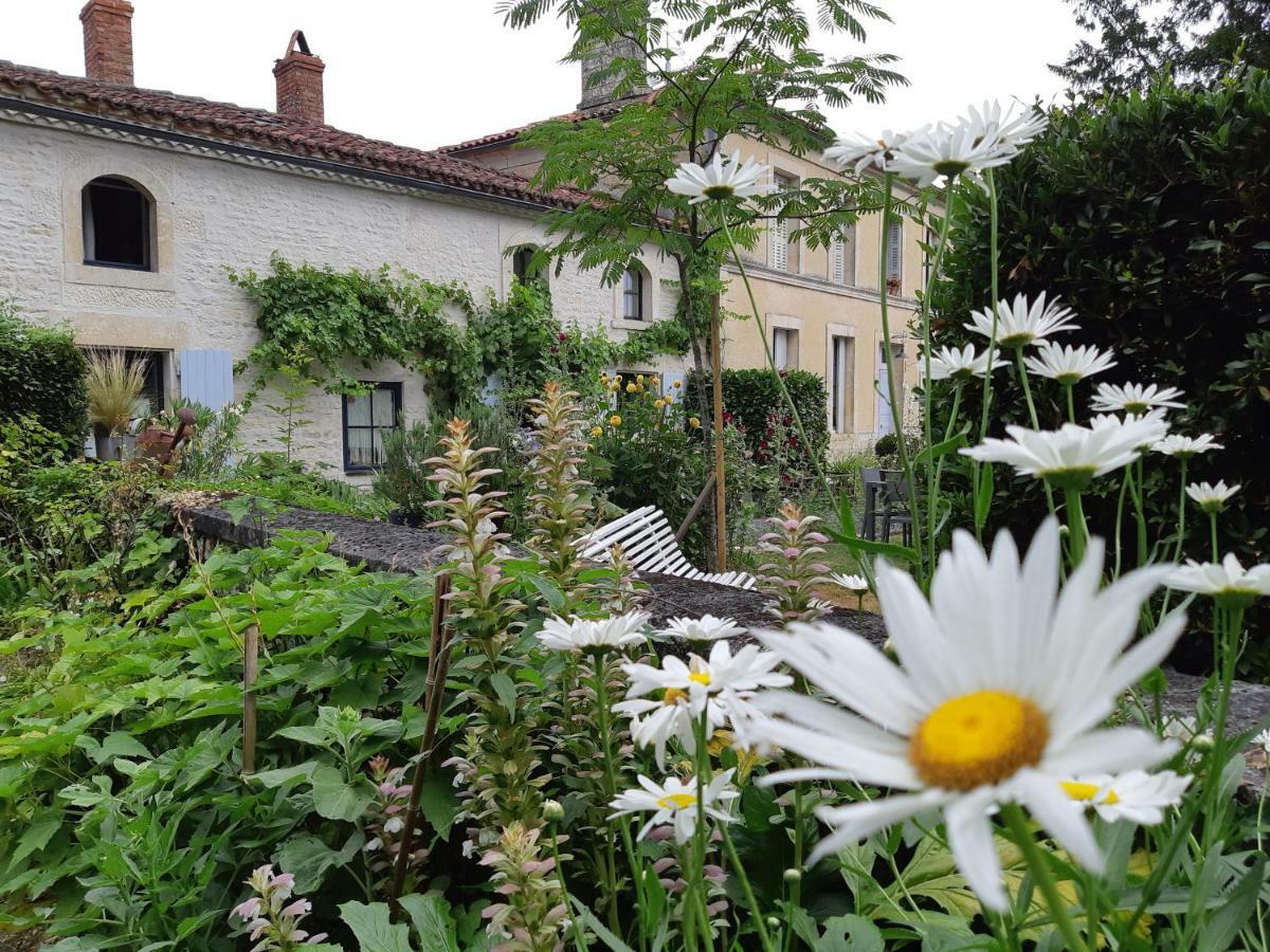 Bed and Breakfast Les 2 Madeleine Saint-Saturnin-du-Bois Экстерьер фото